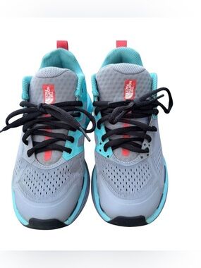 📌The North Face VECTIV Enduris trail running shoe. 
Women’s training shoe Size 6
